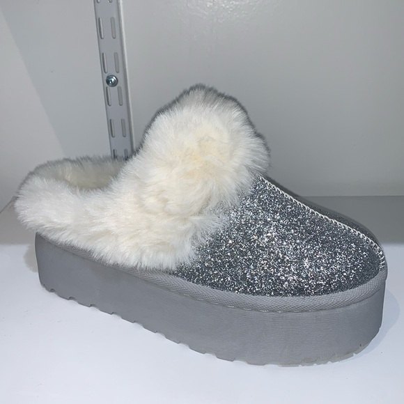PLATFORM SPARKLY SILVER FUR SLIPPERS - Picture 1 of 8